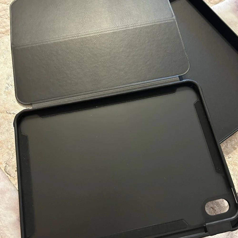 TORRAS Magnetic iPad 10th Generation Case Multiple Viewing Angles BRAND NEW